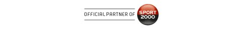 Logotipo con el texto "Socio oficial de Sport 2000". Consta de dos líneas horizontales y un círculo dividido en una mitad roja y otra negra, con "Sport" en blanco en la mitad roja y "2000" en blanco en la mitad negra.
