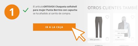 Un mensaje de confirmación en español muestra un artículo añadido al carrito, con un botón grande naranja que dice "IR A LA CAJA" y un cursor apuntando hacia él. A la derecha hay una sugerencia de producto para unos pantalones.